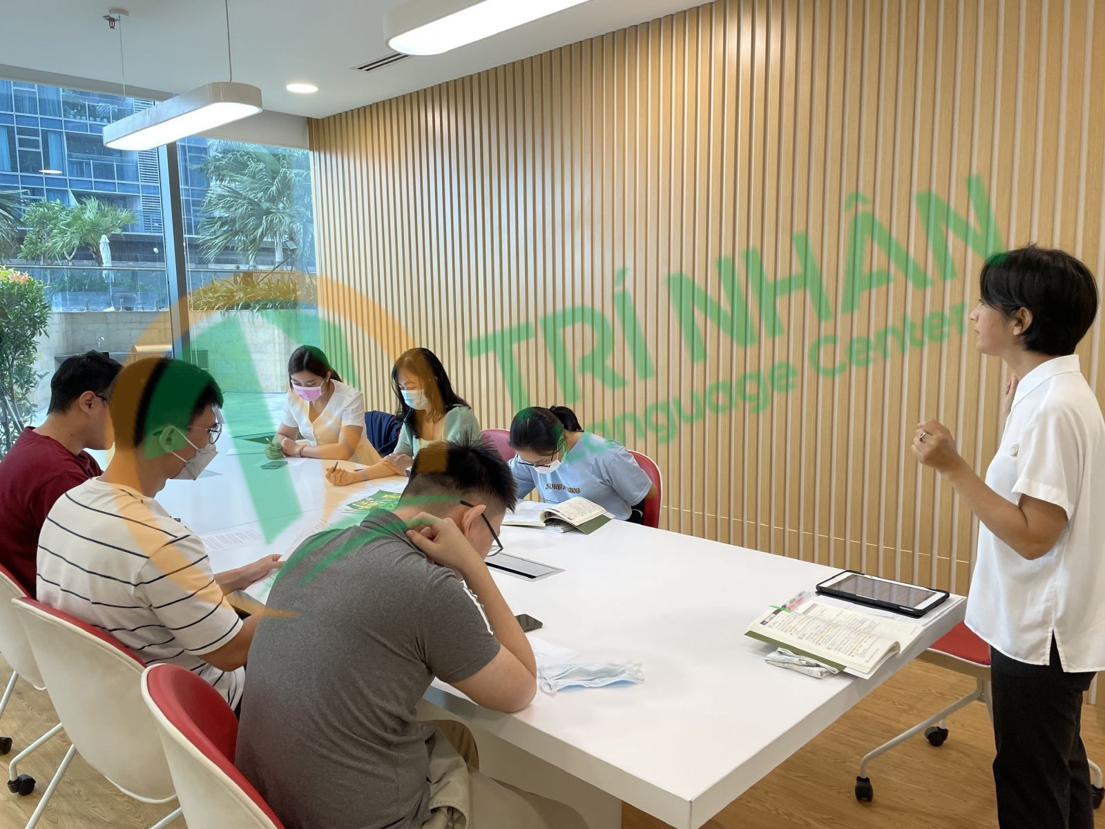 Giờ học tiếng Nhật doanh nghiệp – Tương tác thực tế cùng giáo viên